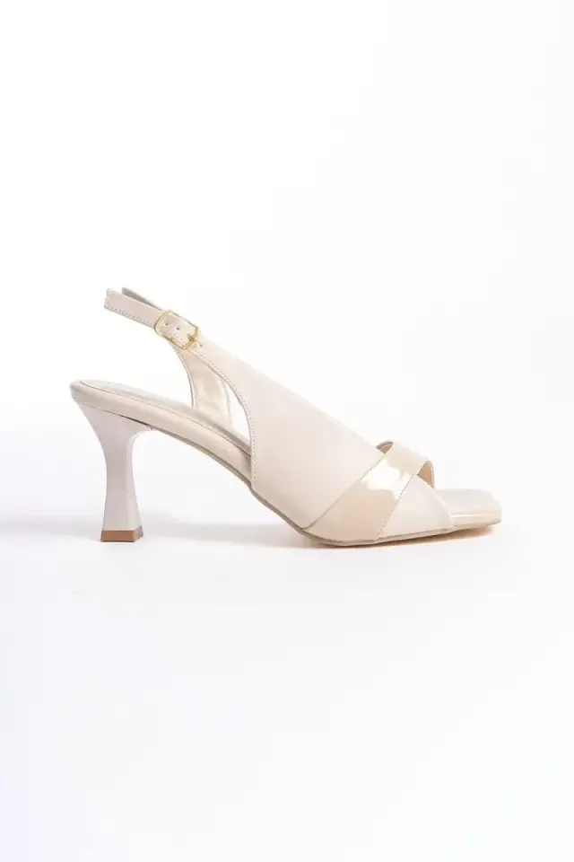 Kadın Bej Rugan Detaylı Topuklu Sandalet BUCCA13MY01B