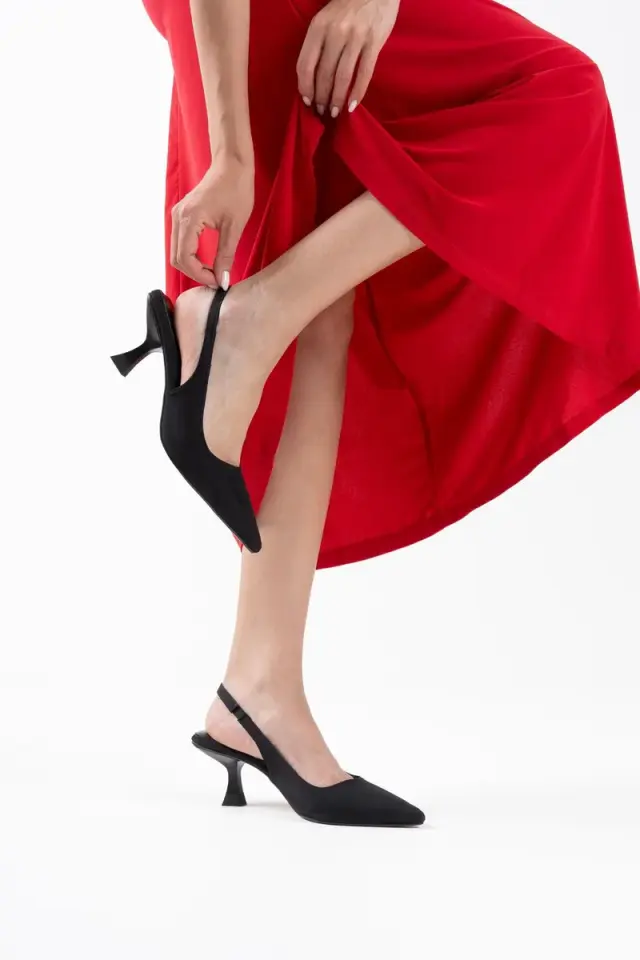 Kadın Siyah Saten Topuklu Ayakkabı BUCCA08MS08A