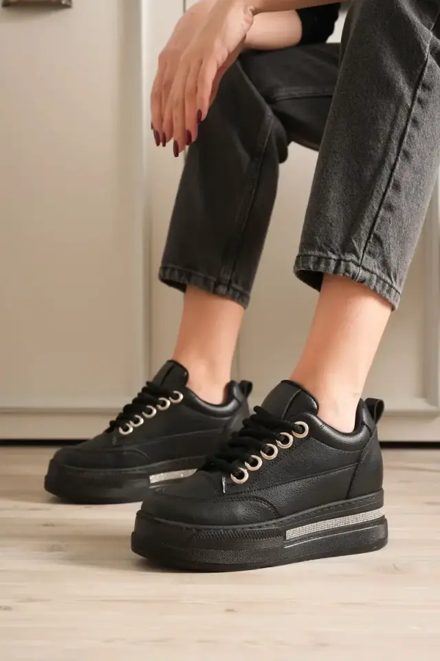 Kadın Siyah Tabanlı Siyah Gizli Topuklu Sneaker BUCCA04MS01D