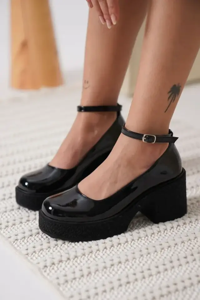 Kadın Siyah Rugan Bilekten Baretli Günlük Ayakkabı BUCCA06MS01A