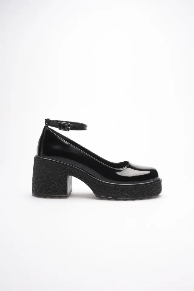 Kadın Siyah Rugan Bilekten Baretli Günlük Ayakkabı BUCCA06MS01A