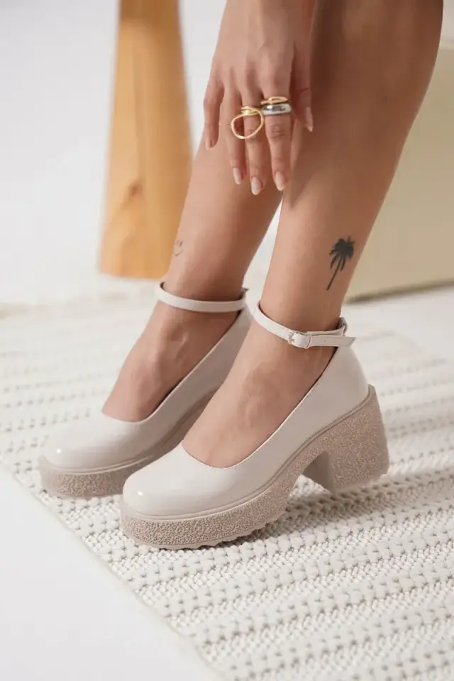 Kadın Bej Rugan Bilekten Baretli Günlük Ayakkabı BUCCA06MS01B