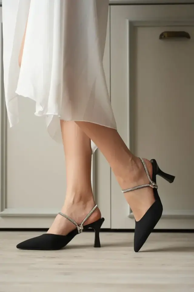 Kadın Taşlı Siyah Saten Topuklu Ayakkabı BUCCA12MS04A