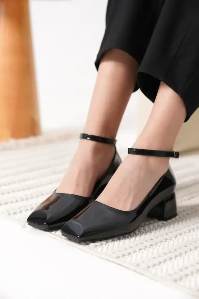 Siyah Rugan Kadın Topuklu Ayakkabı BUCCA18MS16A