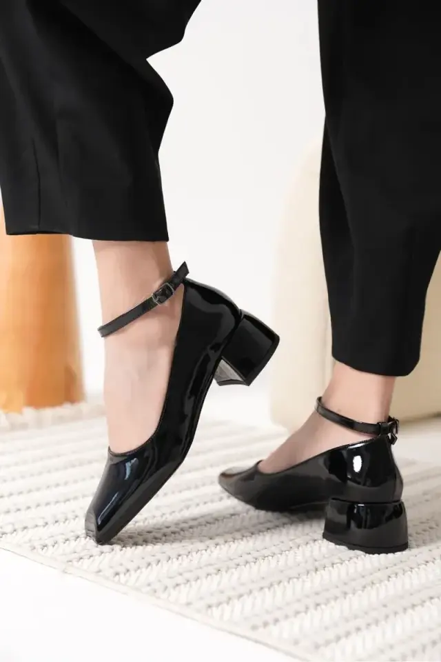 Siyah Rugan Kadın Topuklu Ayakkabı BUCCA18MS16A