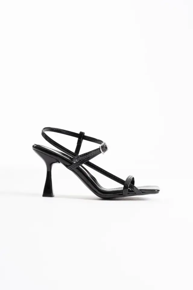 Kadın Siyah Rugan Topuklu Sandalet BUCCA02MY01A