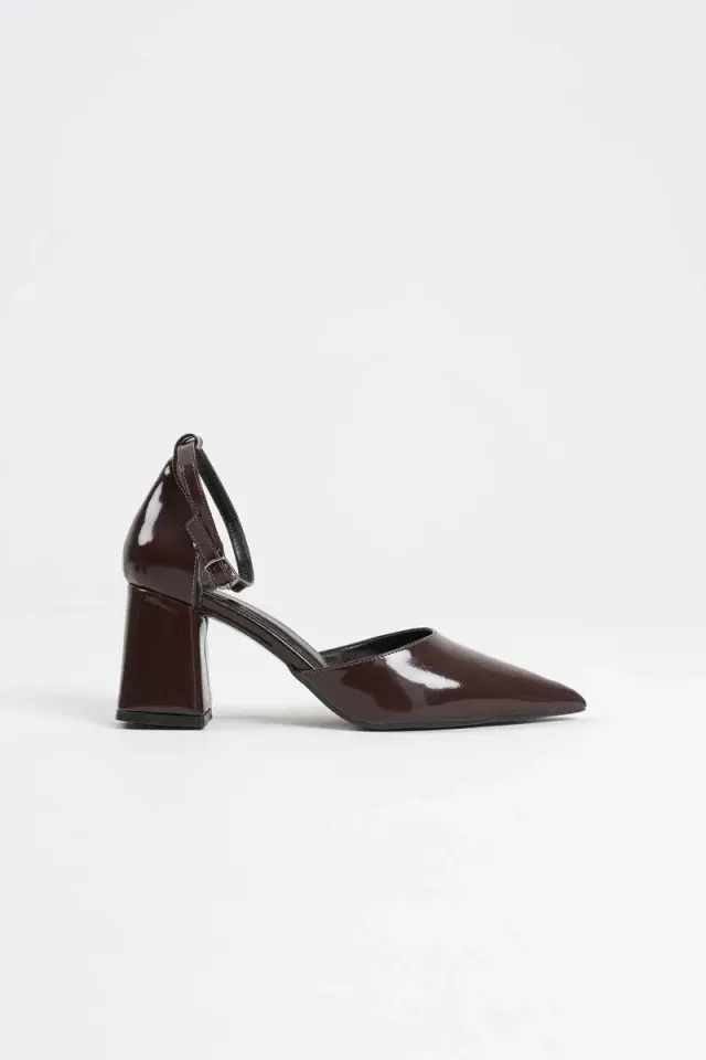 Acı Kahve Rugan Kadın Topuklu Ayakkabı BUCCA08MS11C