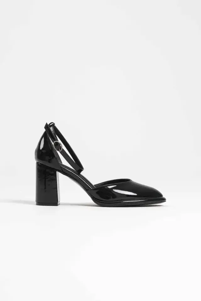 Siyah Rugan Kadın Topuklu Ayakkabı BUCCA18MS04A