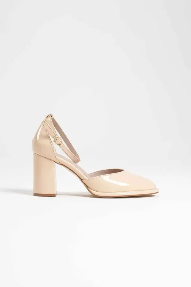 Açık Sarı Rugan Kadın Topuklu Ayakkabı BUCCA18MS04B