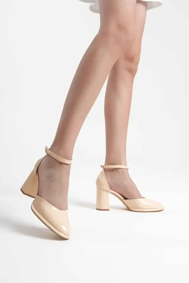 Açık Sarı Rugan Kadın Topuklu Ayakkabı BUCCA18MS04B