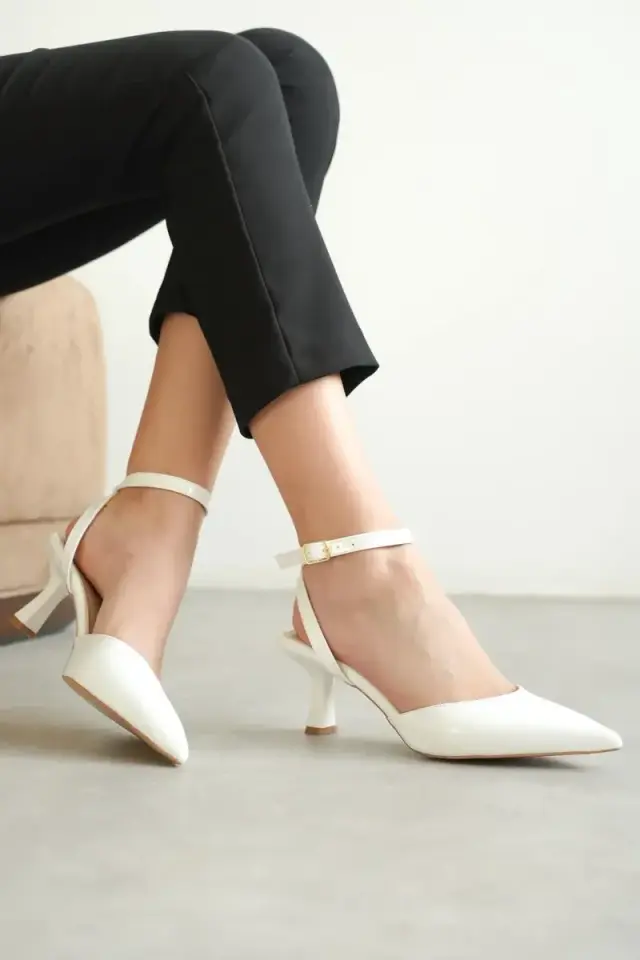 Kadın Beyaz Rugan Topuklu Ayakkabı BUCCA03MS02B