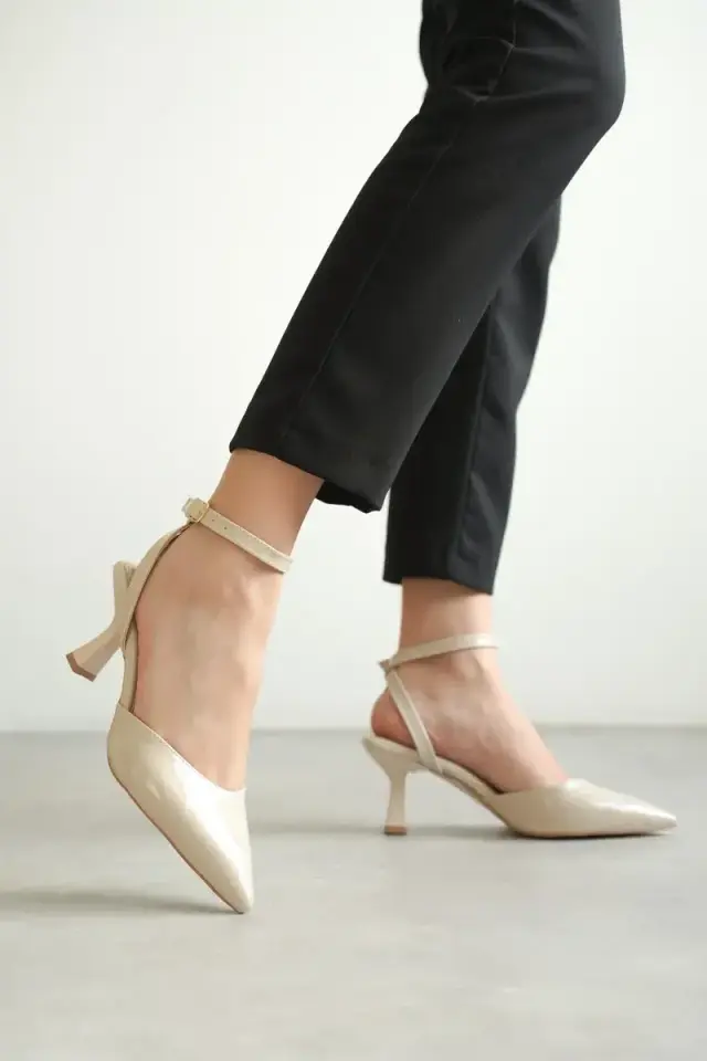 Kadın Bej Rugan Topuklu Ayakkabı BUCCA03MS02C