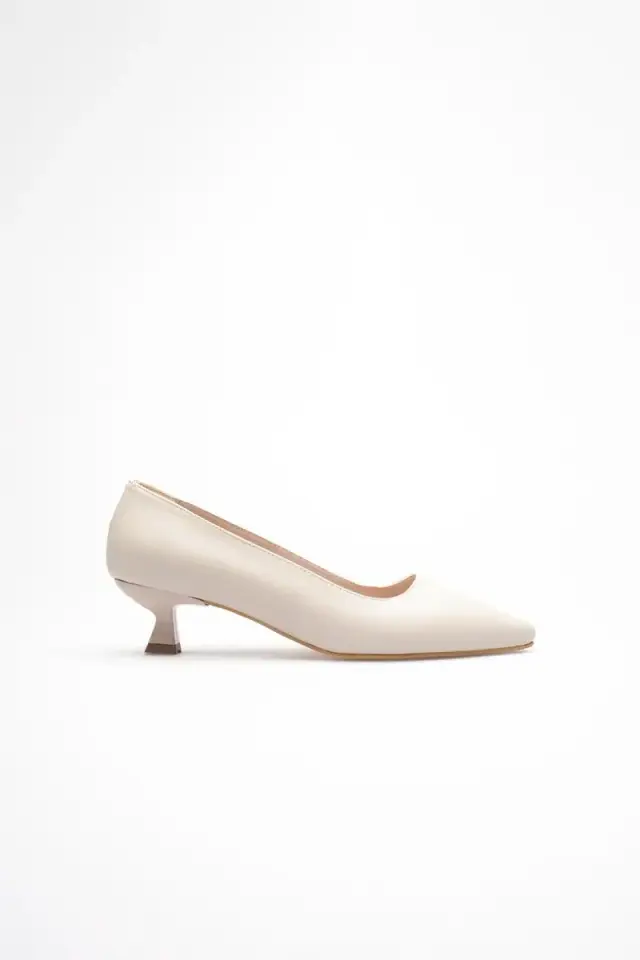 Bej Kadın Günlük Kısa Topuklu Stiletto Ayakkabı BUCCA20MS03B