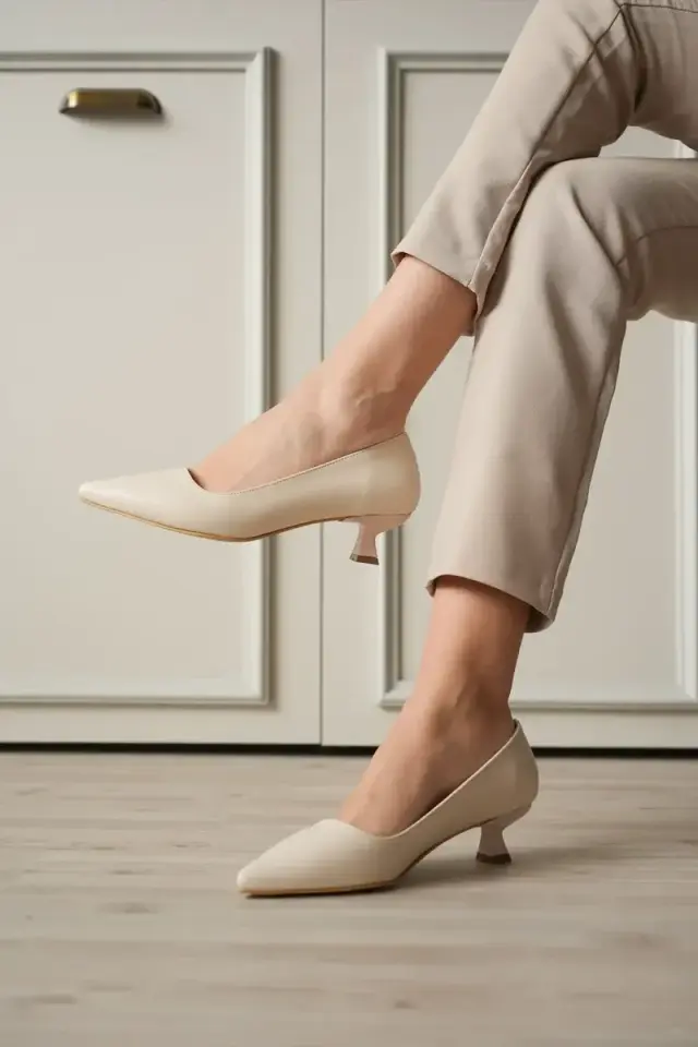 Bej Kadın Günlük Kısa Topuklu Stiletto Ayakkabı BUCCA20MS03B