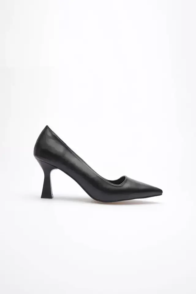 BUCCA Kadın Siyah Sivri Burun Klasik Topuklu Ayakkabı BUCCA20MS02A