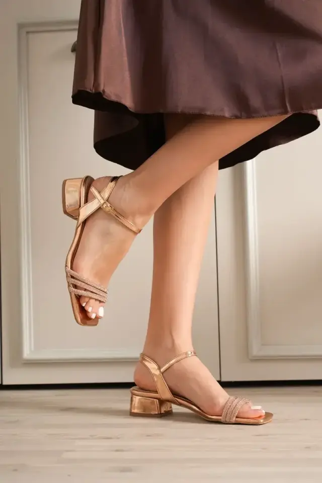 BUCCA Kadın Rose Gold Taş Detaylı Kalın Topuklu Şık Sandalet BUCCA20MY26F
