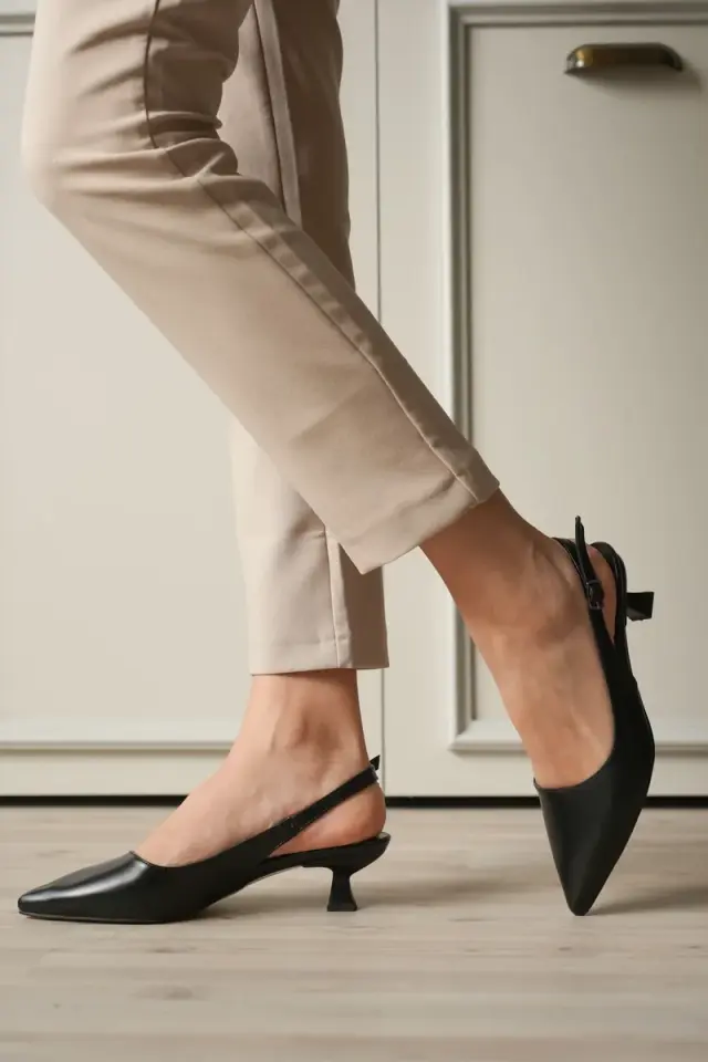 Siyah Sivri Burun Slingback Kadın Kısa Topuklu Ayakkabı | BUCCA