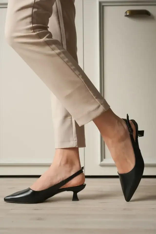 BUCCA Kadın Siyah Sivri Burun Slingback Kısa Topuklu Ayakkabı BUCCA20MS04A