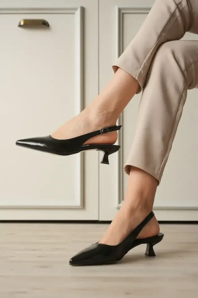 Bucca Kadın Siyah Kırışık Rugan Sivri Burun Slingback Kısa Topuklu Ayakkabı BUCCA20MS04C