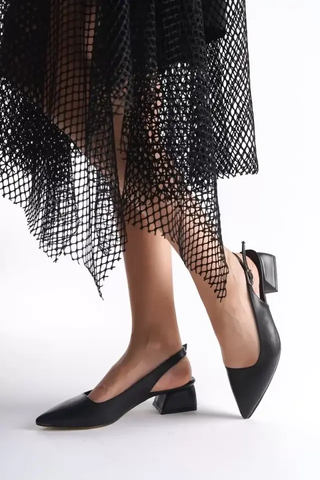 Siyah Mat Kadın Topuklu Ayakkabı BUCCA16MS04A